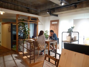 この日のお勉強のメインは住宅ローンについてや土地の探し方。真剣に、でも楽しくお話させて頂いてます。